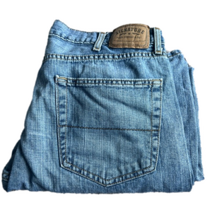 Levi's signature jeans. 38 X 32. Regular fit.